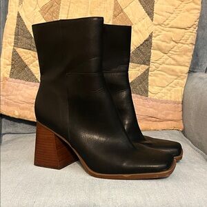 Wonderly Black Leather Block Heel Ankle Boots